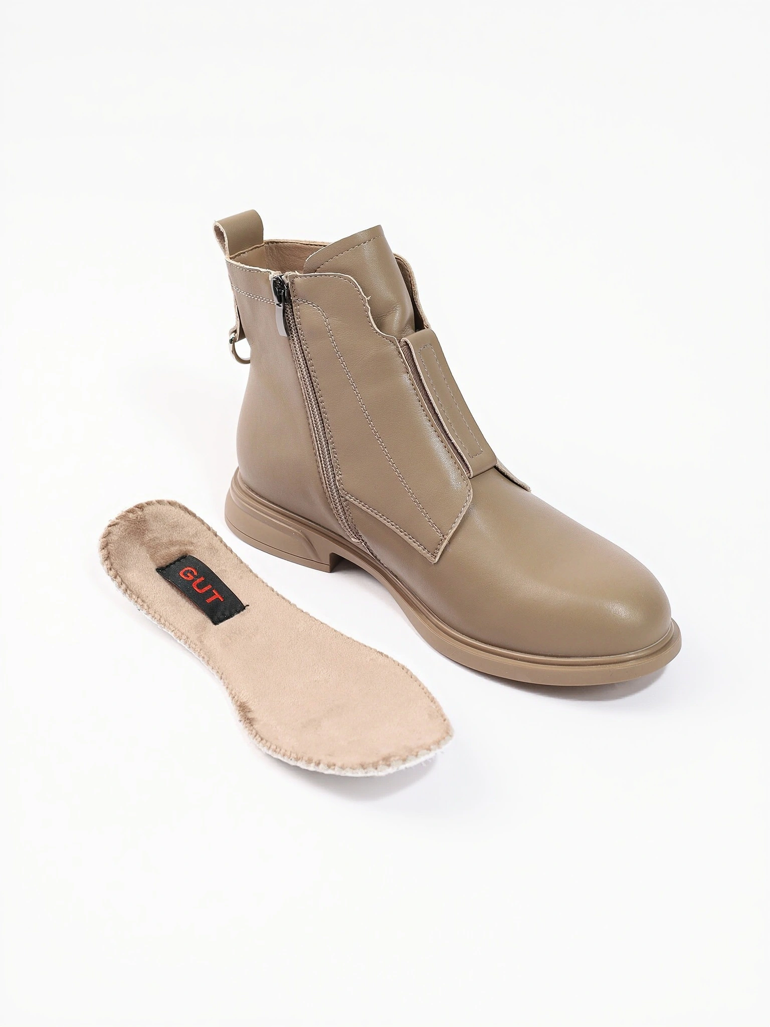 Ботинки бежевого цвета с эластичной вставкой спереди